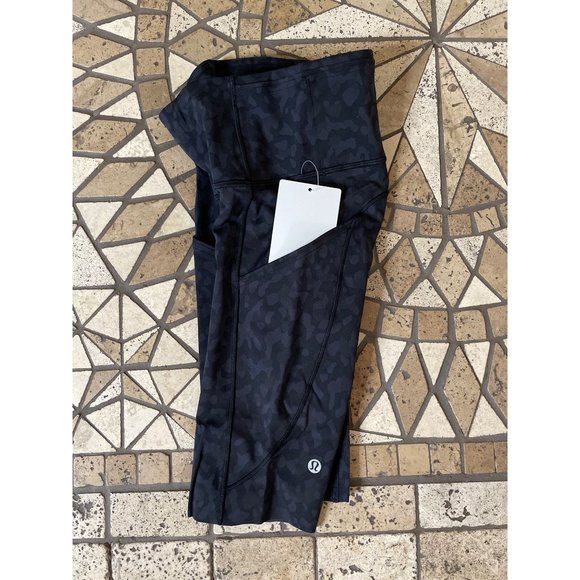 New Lululemon FAST AND FREE HIGH-RISE SHORT 10" Camo Deep Coal Multi Size 2 - Picture 8 of 10